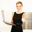 Chefin mit Laptop