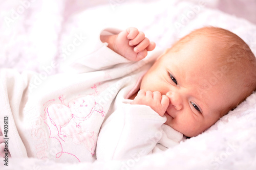 Photo: Baby in pink lacht Baby in pink lacht