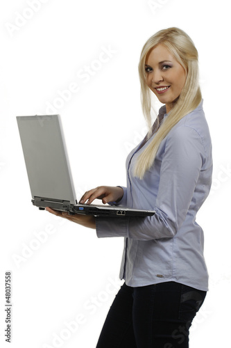 Photo: Hübsche blonde Frau mit Notebook Hübsche blonde Frau mit Notebook