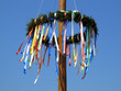 Maibaum-Kranz mit bunten Bändern
