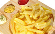 Patatas fritas y salsa.