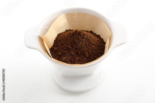 Photo: Kaffeepulver im Kaffeefilter Kaffeepulver im Kaffeefilter