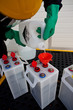 Préparation des batteries d'accumulateurs pour montage