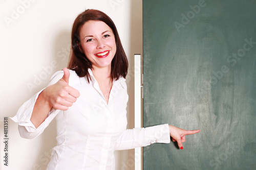 Photo: Lehrerin vor der Tafel Lehrerin vor der Tafel