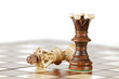 Schachfiguren König gefallen und Dame