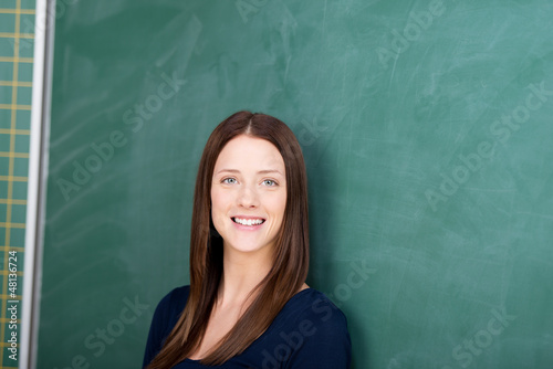Photo: portrait studentin an der tafel portrait studentin an der tafel