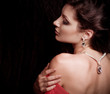 Foto: young woman with makeup in luxury jewelry young woman with makeup in luxury jewelry