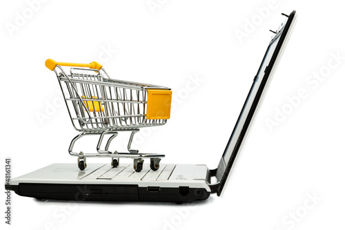 Photo: Einkaufswagen und Laptop Einkaufswagen und Laptop
