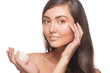 Foto: Woman applying moisturizing cream Woman applying moisturizing cream