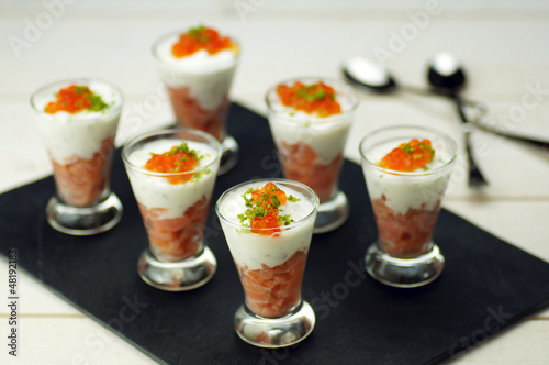 Photo: verrines de saumon citronné et fromage blanc 2 verrines de saumon citronné et fromage blanc 2