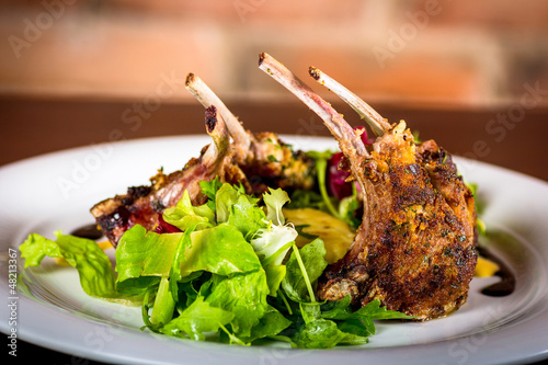 Photo: lamb chops with mashed potatoes and a little salad. lamb chops with mashed potatoes and a little salad.
