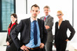 Business - Gruppe von Geschäftsleuten in Büro