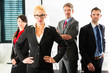 Business - Gruppe von Geschäftsleuten in Büro