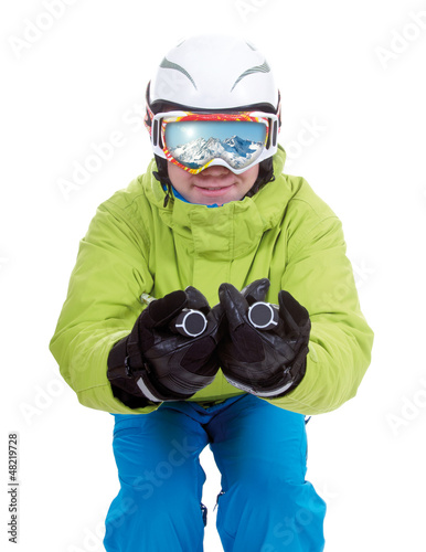 Photo: Skifahrer in Abfahrtshocke mit Skibrille und Panorama Skifahrer in Abfahrtshocke mit Skibrille und Panorama