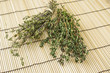 Foto: Frischer und getrockneter Thymian Frischer und getrockneter Thymian