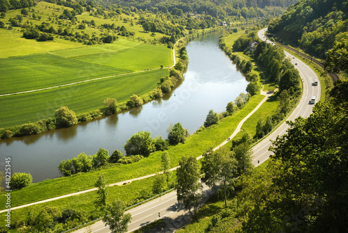 Photo: Deutsche Landschaft mit Feldern, Fluss und Straße Deutsche Landschaft mit Feldern, Fluss und Straße