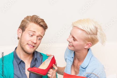 Photo: Paar beim Shoppen Paar beim Shoppen
