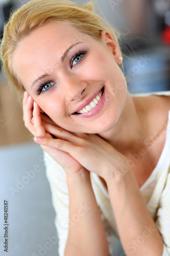 Photo: Portrait of beautiful blond woman with hand on chin Portrait of beautiful blond woman with hand on chin