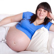 Photo: schwangere Frau auf dem Sofa schwangere Frau auf dem Sofa
