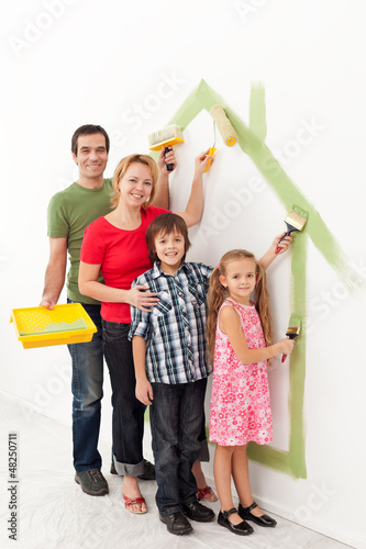 Photo: Family painting together Family painting together