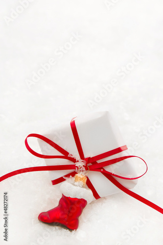 Photo: Weihnachtsdekoration in Rot und Weiß - Geschenk Weihnachtsdekoration in Rot und Weiß - Geschenk