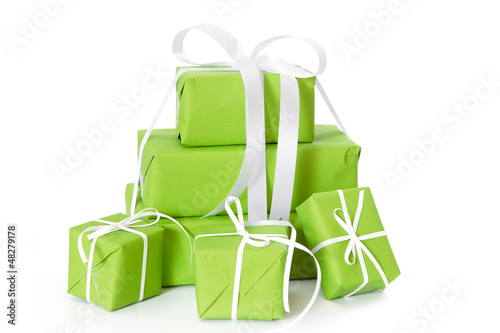 Photo: Grüne Geschenke isoliert Grüne Geschenke isoliert