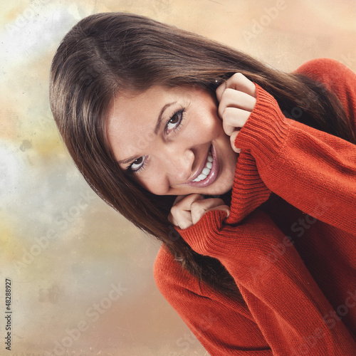 Photo: Frau mit kuscheligem Pullover texturiert Frau mit kuscheligem Pullover texturiert