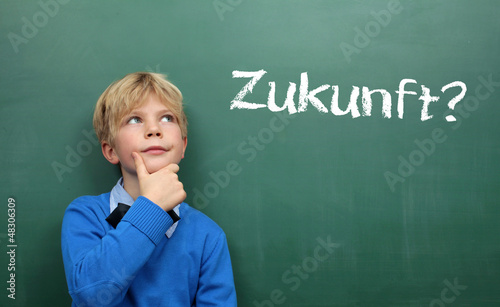 Photo: Kind an der Tafel "Zukunft" Kind an der Tafel "Zukunft"