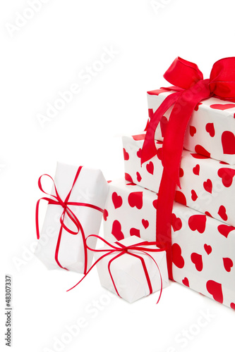 Illustration: Weiße Geschenke mit Herzen Weiße Geschenke mit Herzen