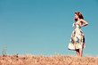 Foto: woman on hill woman on hill