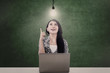 Foto: Businesswoman and lit bulb Businesswoman and lit bulb