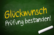 Kreidetafel mit Glückwunsch, Prüfung bestanden!