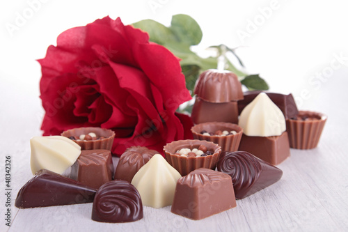 Photo: chocolates and red rose chocolates and red rose