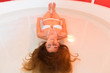 Foto: Wellness - junge Frau beim Floaten im Wasser Wellness - junge Frau beim Floaten im Wasser