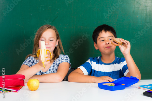 Photo: ausgewogene ernährung in der schulpause ausgewogene ernährung in der schulpause