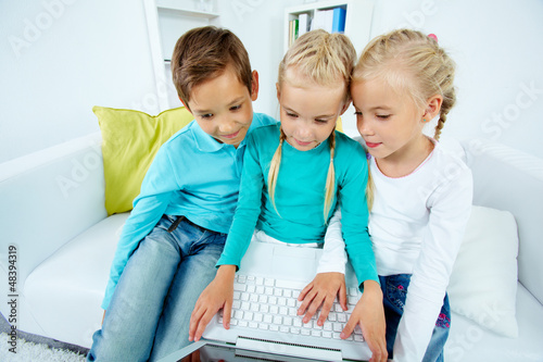 Photo: Communicating children Communicating children