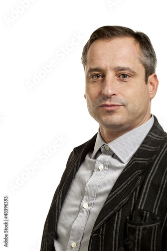 Photo: ritratto di uomo serio su sfondo bianco ritratto di uomo serio su sfondo bianco