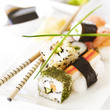 Sushi Quadrat auf weiß