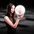Foto: junge Frau mit Globus junge Frau mit Globus