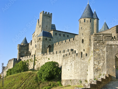 Photo: les remparts de la cité de Carcassonne les remparts de la cité de Carcassonne