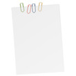 Blatt Papier mit Büroklammern