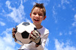 Kind mit fußball
