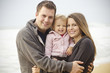 Foto: Beautiful Young Family Portrait on the Beach Beautiful Young Family Portrait on the Beach
