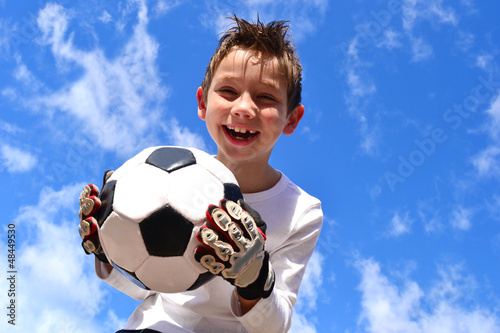 Photo: Kind mit fußball Kind mit fußball