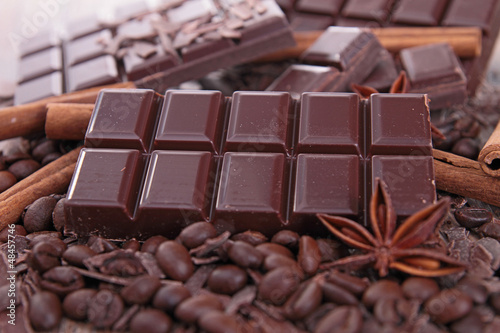 Photo: chocolate bar and spices chocolate bar and spices
