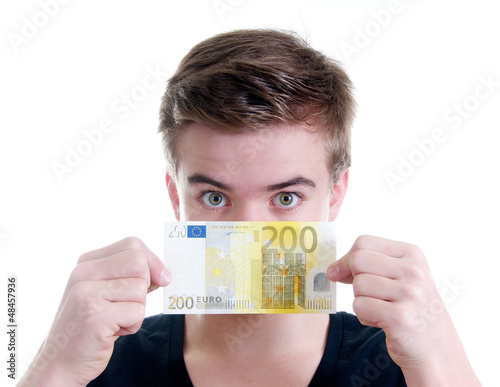 Photo: Teenager mit 200 Euro Schein Teenager mit 200 Euro Schein