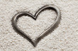 coeur argenté dans le sable