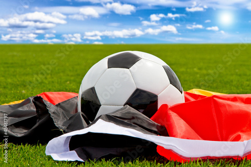 Photo: Fußball mit Deutschlandflagge Fußball mit Deutschlandflagge