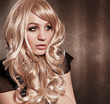 Blonde Schönheit mit Locken / alterable 02