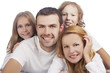 Foto: four caucasian family members laying down and smiling four caucasian family members laying down and smiling
